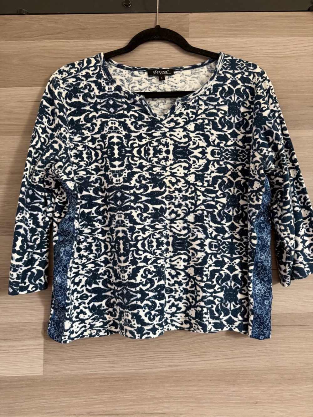Papa London Blue and White Upcycled Damask Print 3/4 Sleeve V-Neck Top Size L